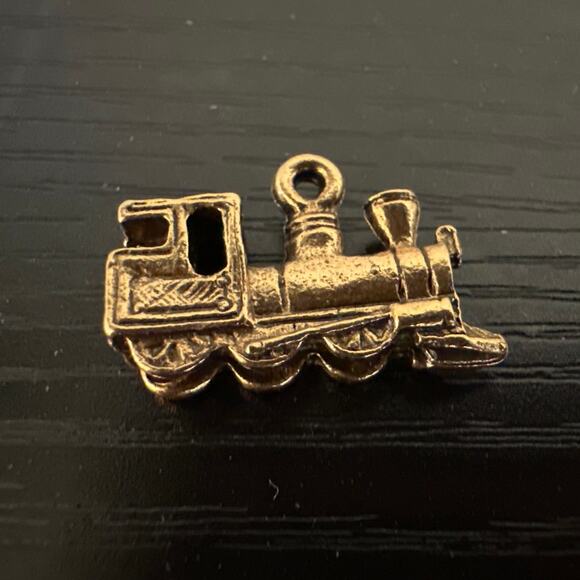 BULK 10 Vintage Train Pewter Charms Antique Gold Tone - Picture 1 of 4